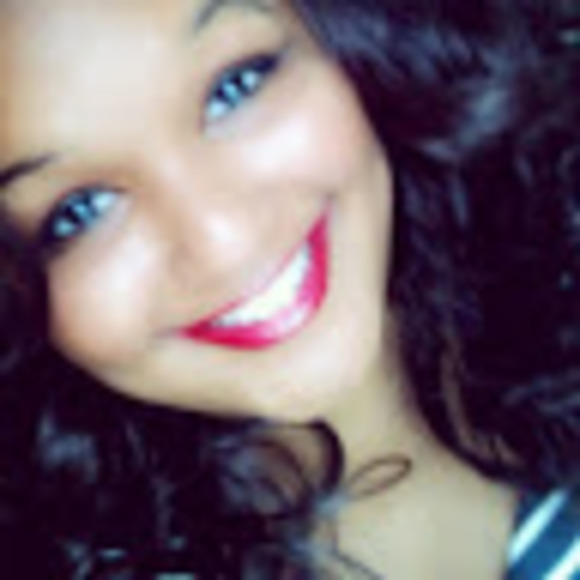 Meet your Posher, Senaia - Picture 1 of 1